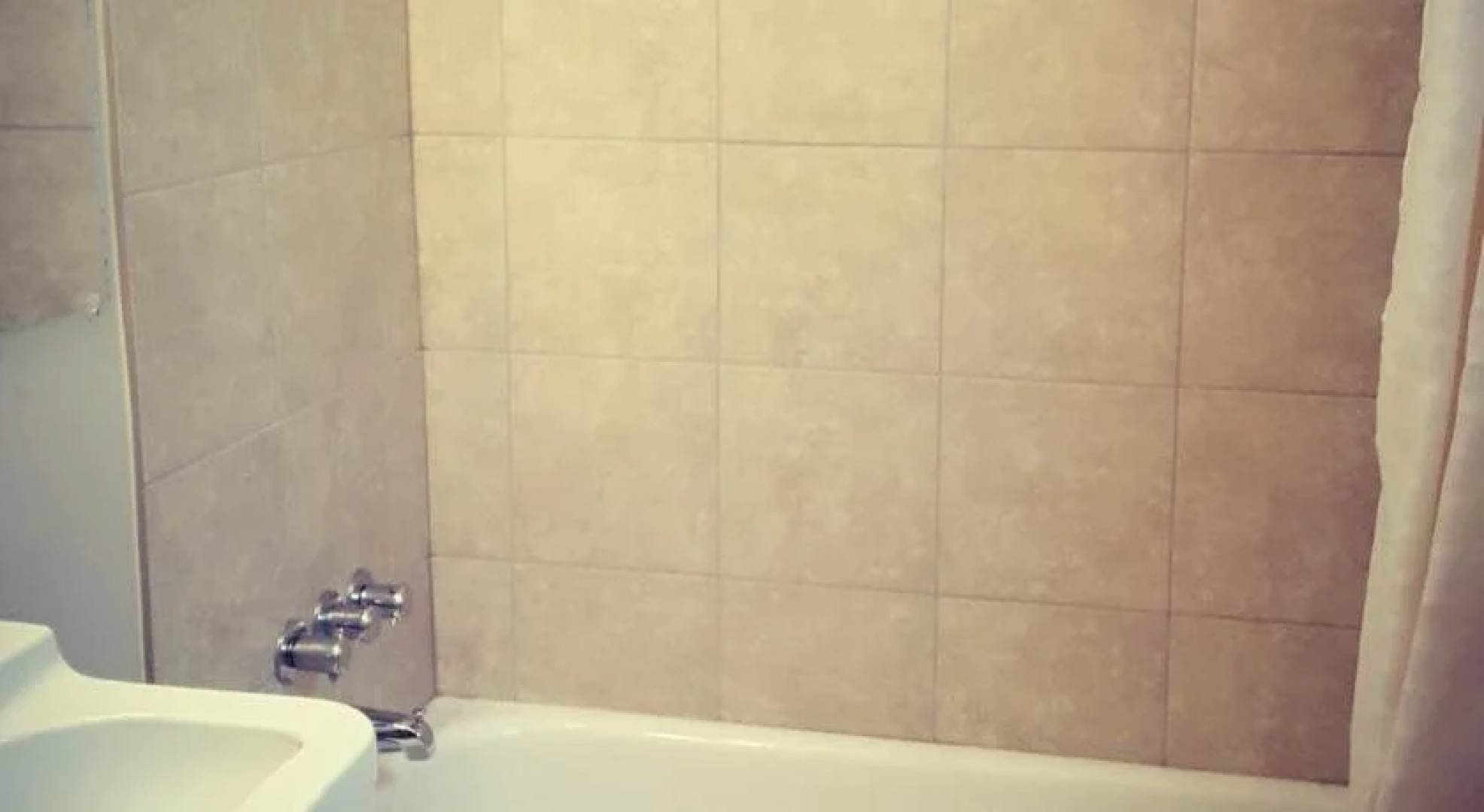 Maple Leaf Inn & Suites