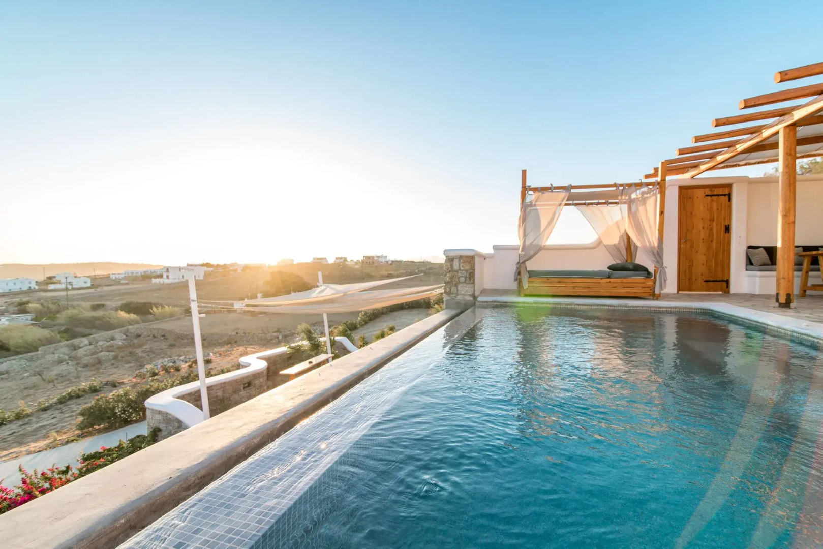 Evi Suites & Villas