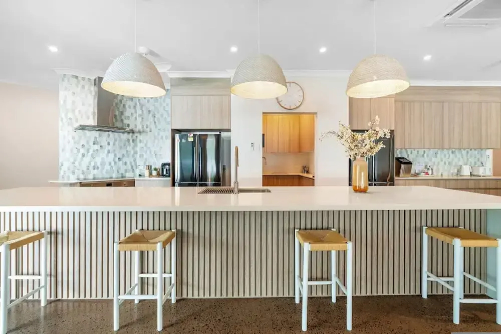 Majestic Manor Stylish Super Home Pool BBQ