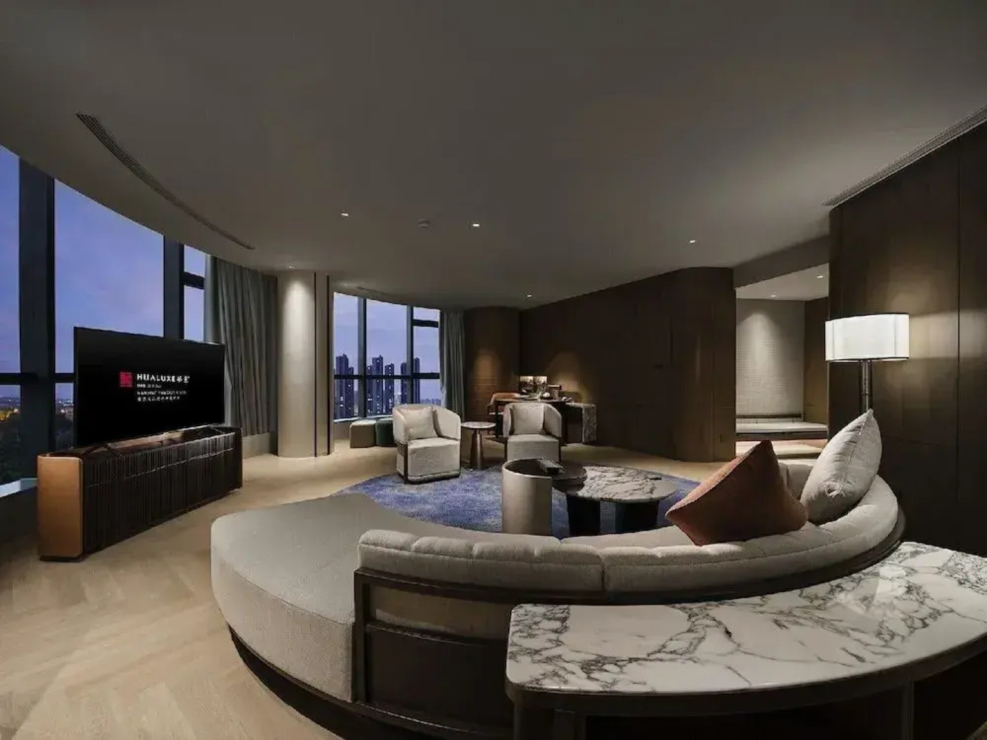 HUALUXE Nanjing Yangtze River by IHG