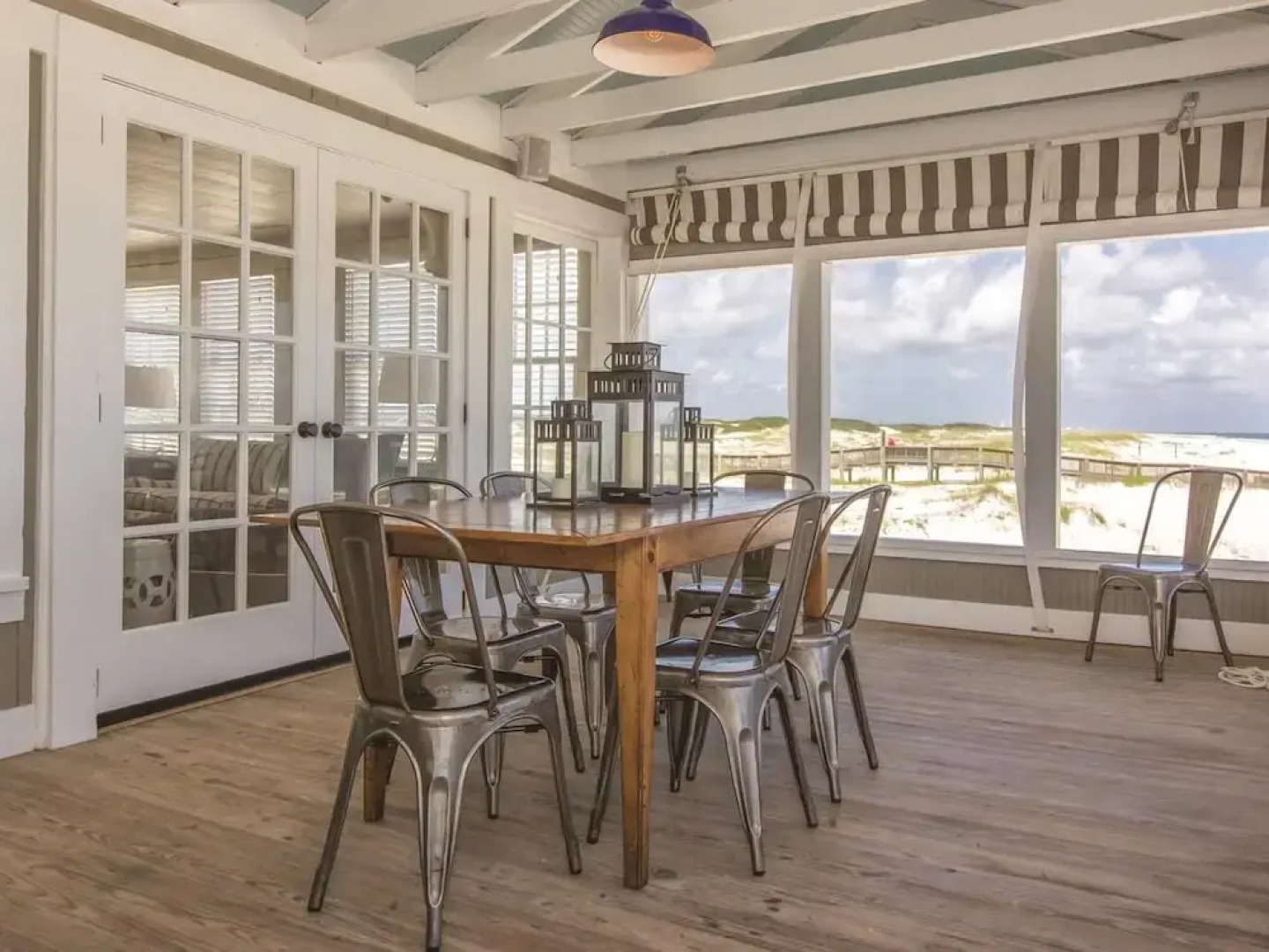 Aunt Pattie's Cottage by Youngs Suncoast