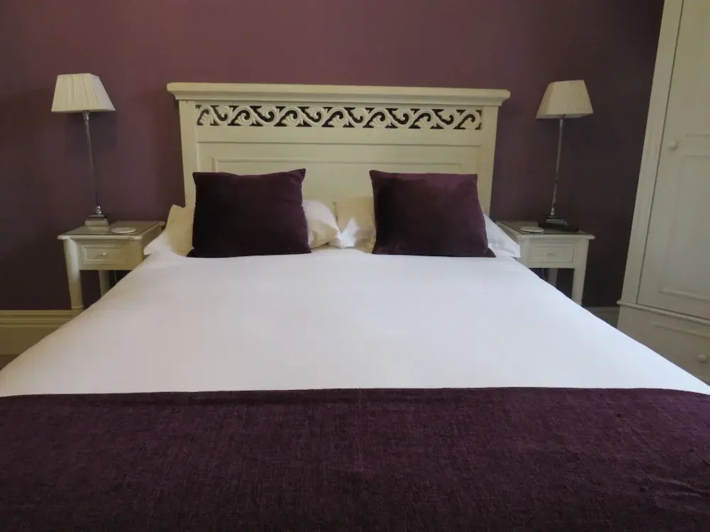 The Station Bar Grill and Rooms