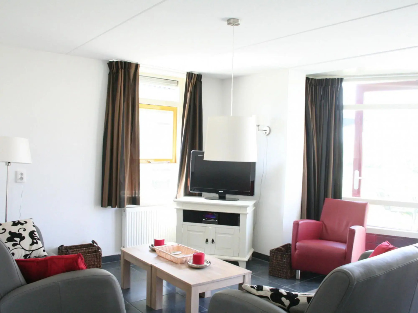 Beautiful house with jetty on inland water, near IJsselmeer