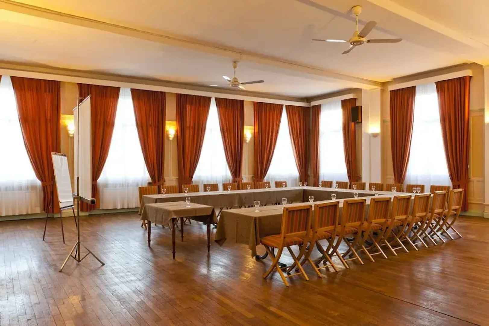 Hôtel restaurant Le Cheval Rouge