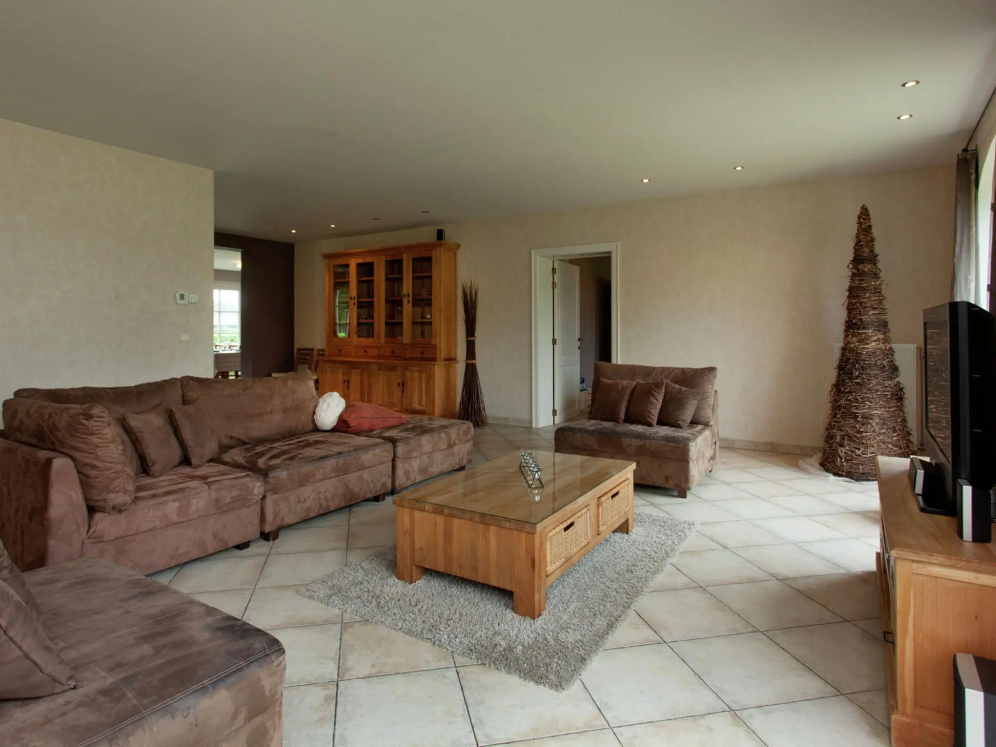 Peer Villa With Garden