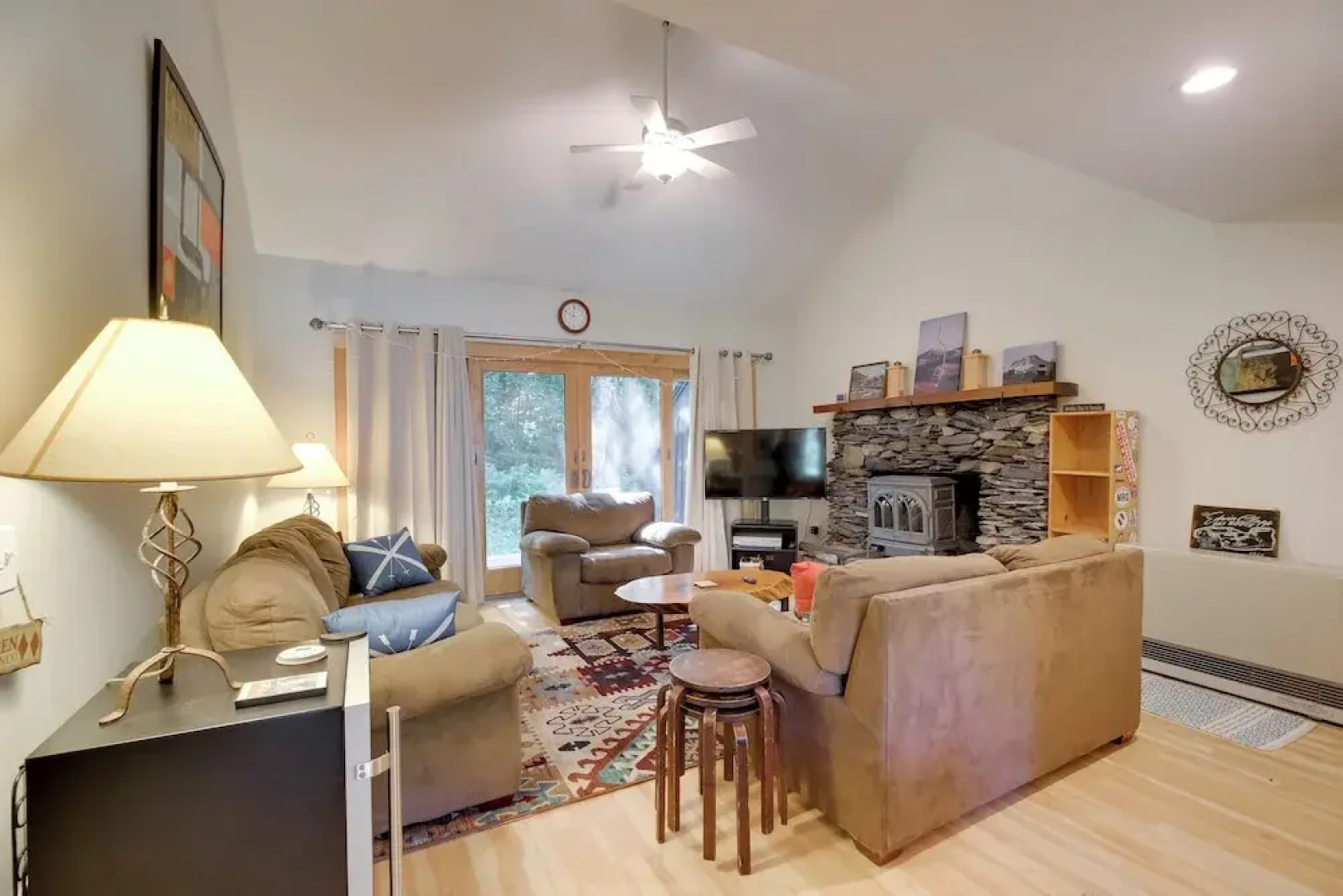 Waitsfield Condo w/ Pool & On-site Trail Access!