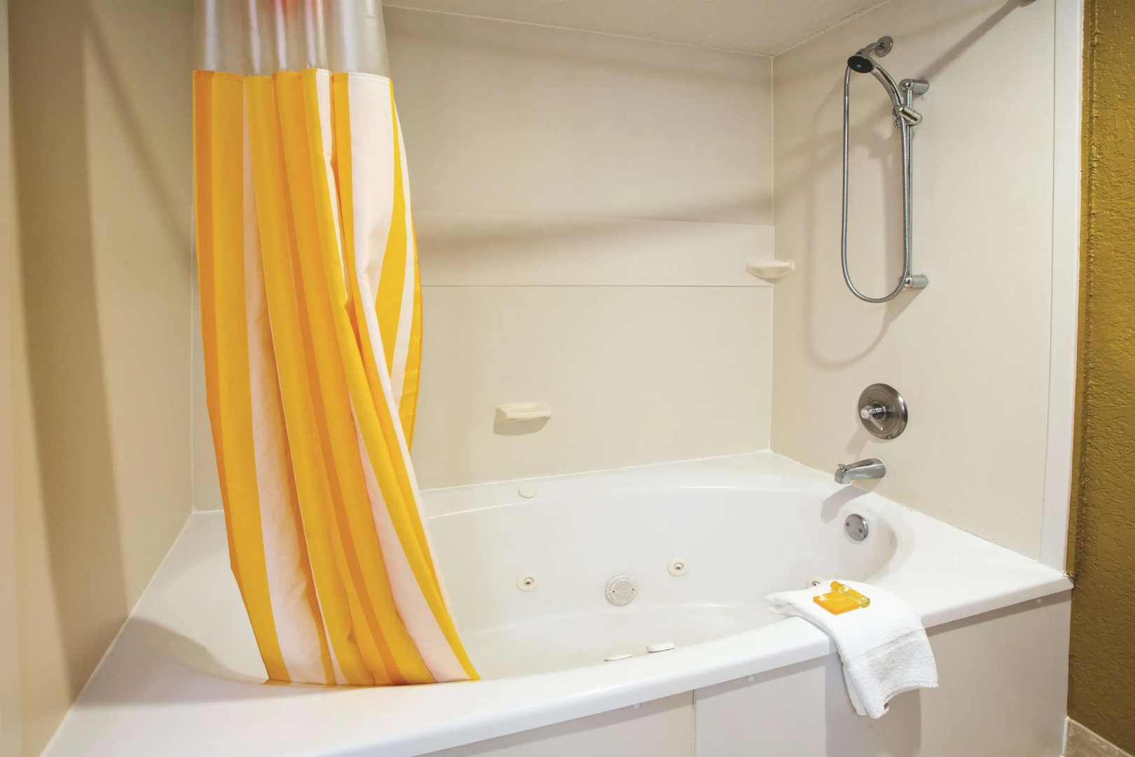 La Quinta Inn & Suites by Wyndham Hot Springs