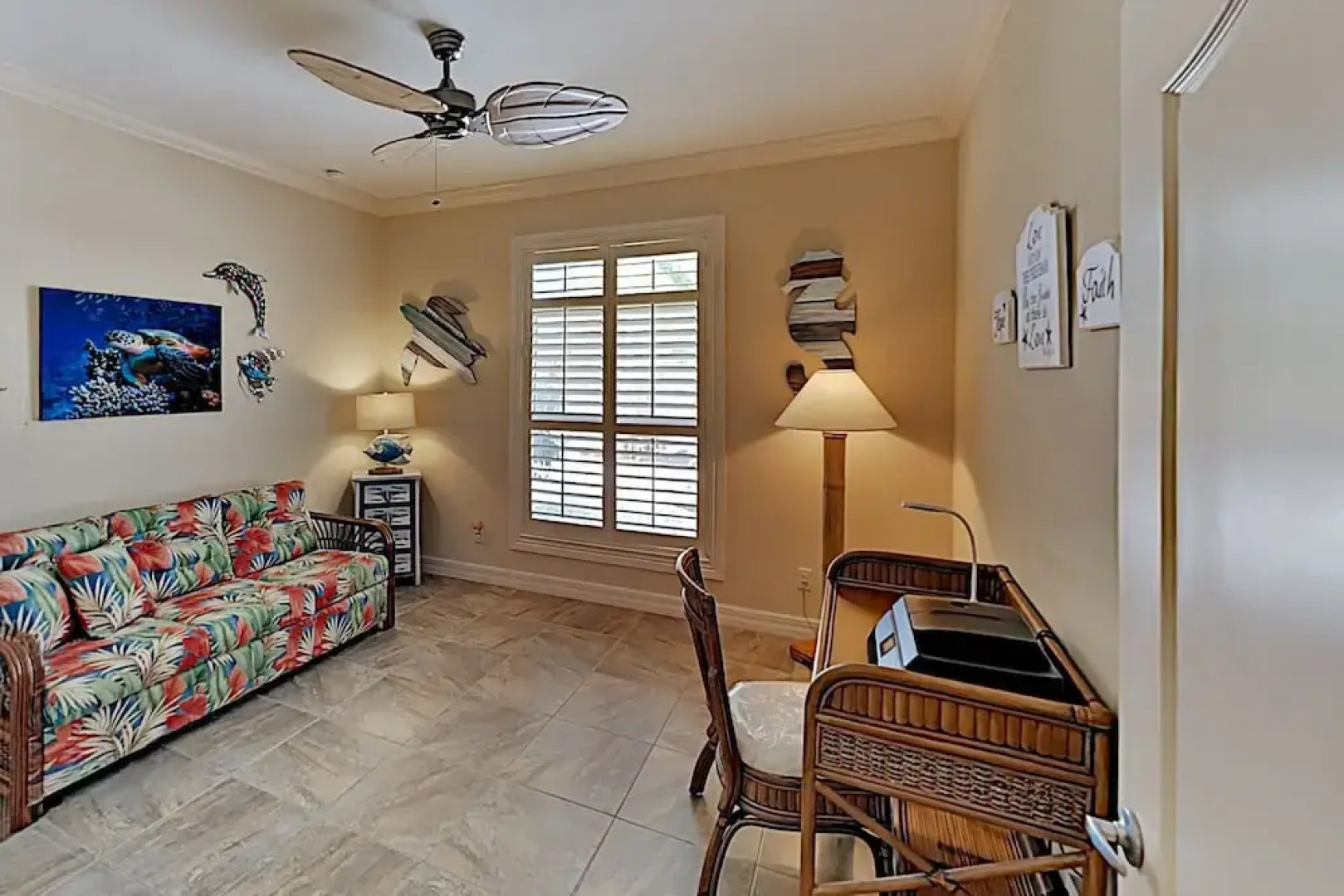 Canal House - 3 Br home by RedAwning