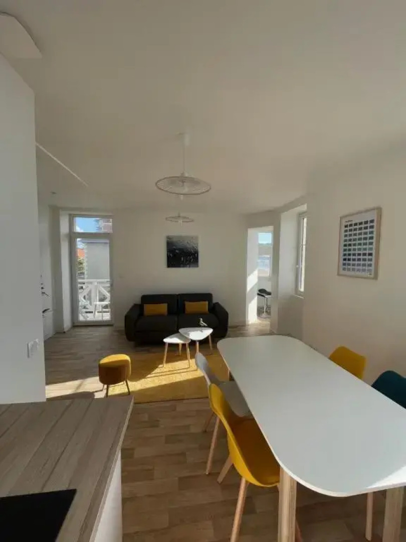 Appartement rénové dans villa d'exception face à la mer