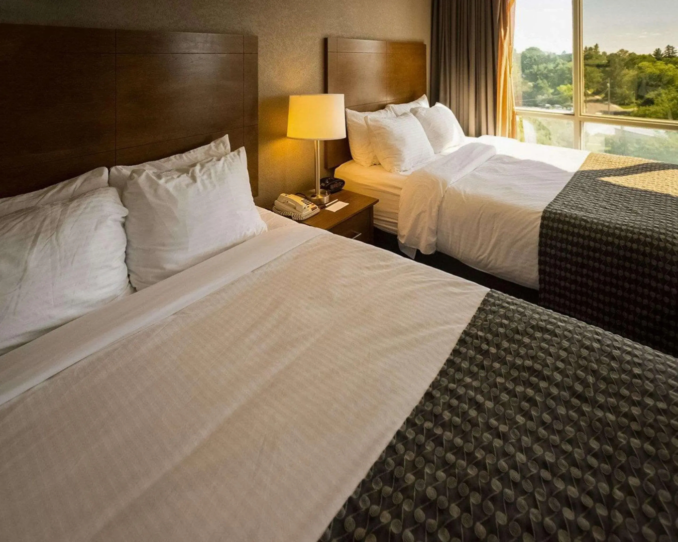 Clarion Lakeside Inn & Conference Centre
