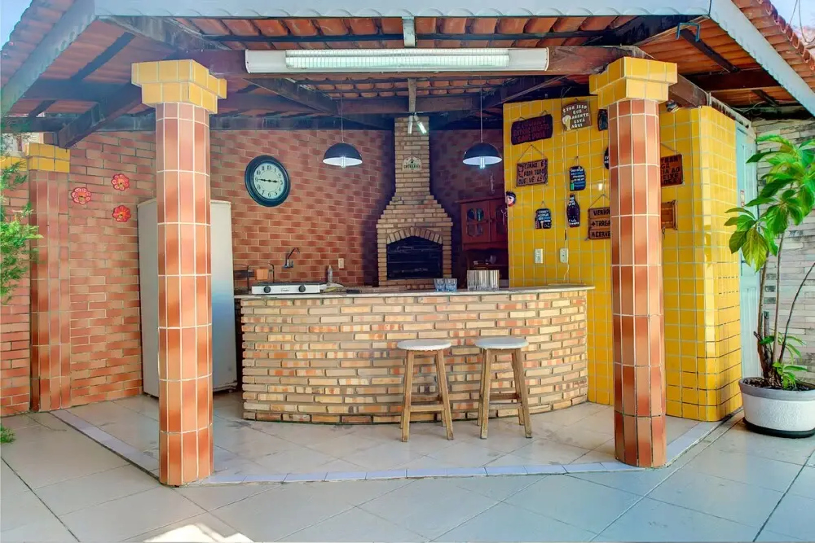 Casa com piscina privativa perto do mar