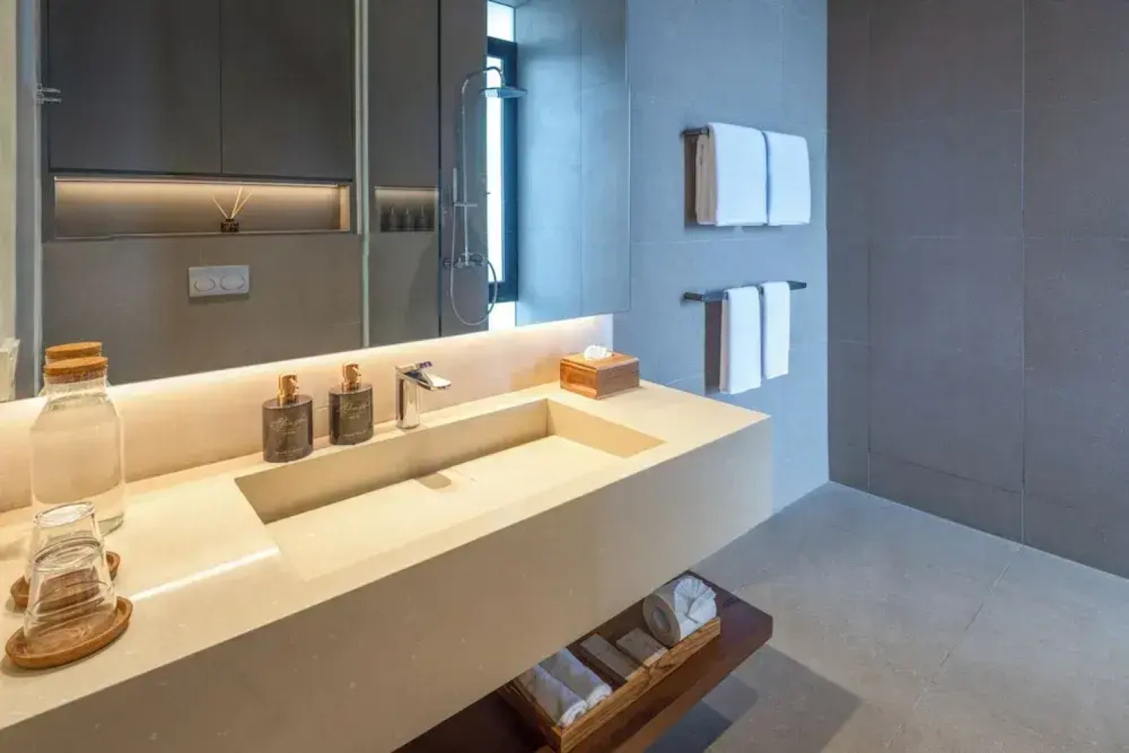 Akashi Residence