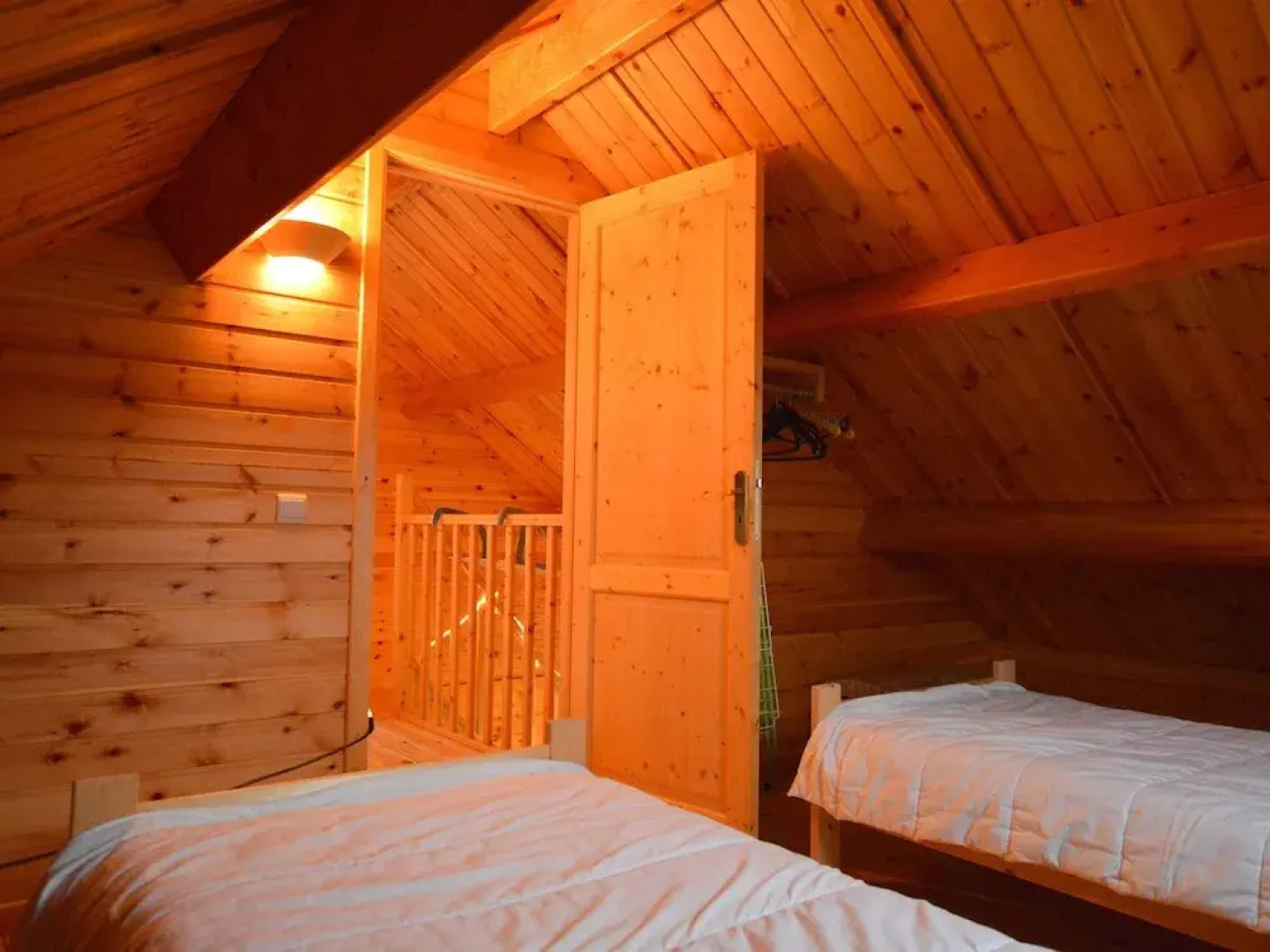 Chalet With Sauna, Fenced Garden and Beautiful Views near Dinant