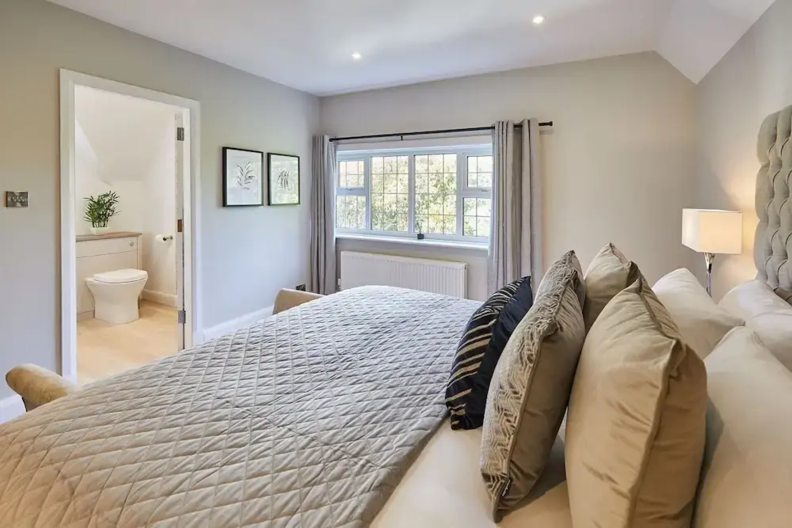 Host Stay White Lodge