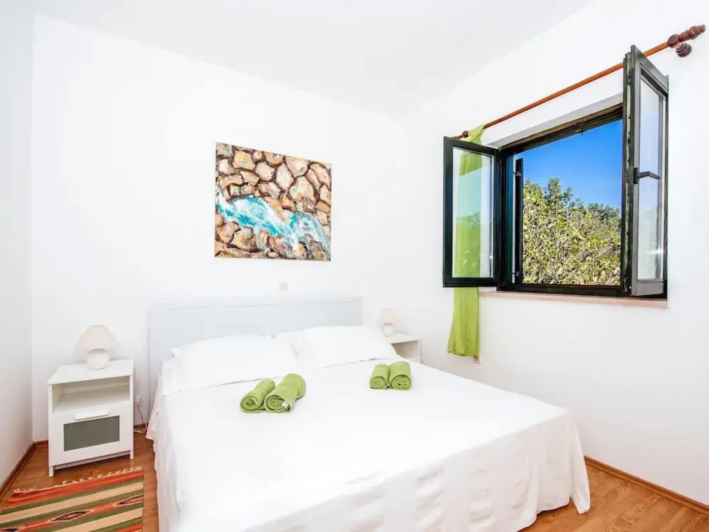 Beautiful Holiday Home in Mali Iz With Pool