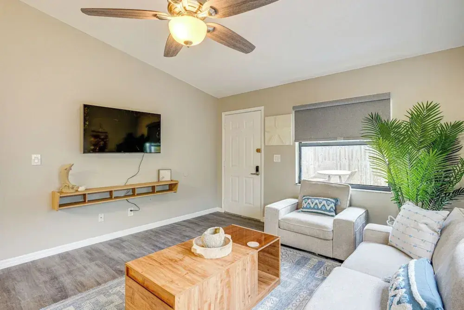 Dtwn Palm Harbor Condo: Walk to Water!