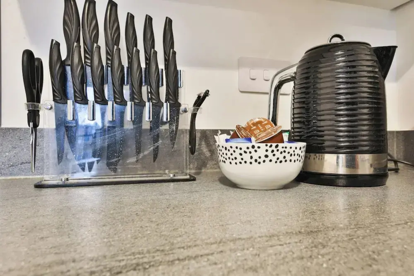 2 Bed Flat with Parking Near Waterfront