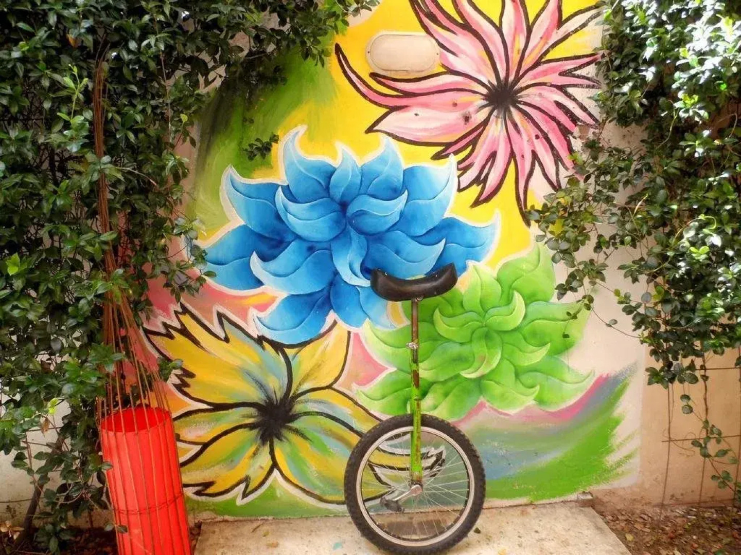 Hipolito Raiz Hostel