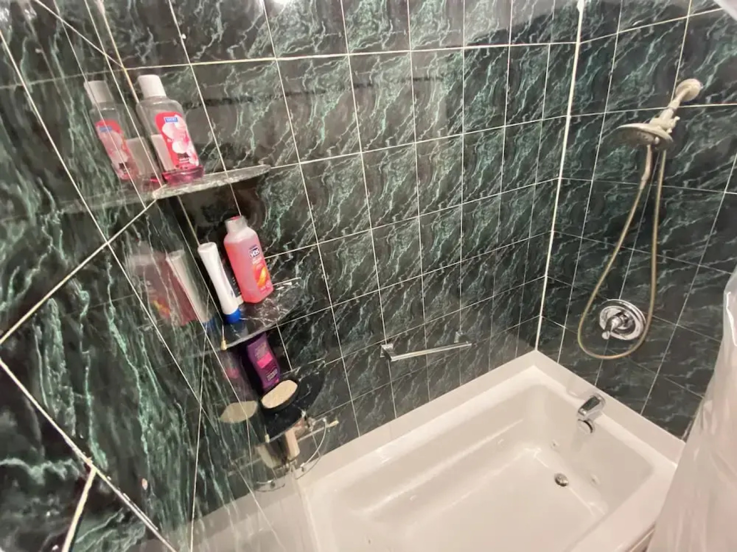 Room-7 Private Room With Jacuzzi, Massag