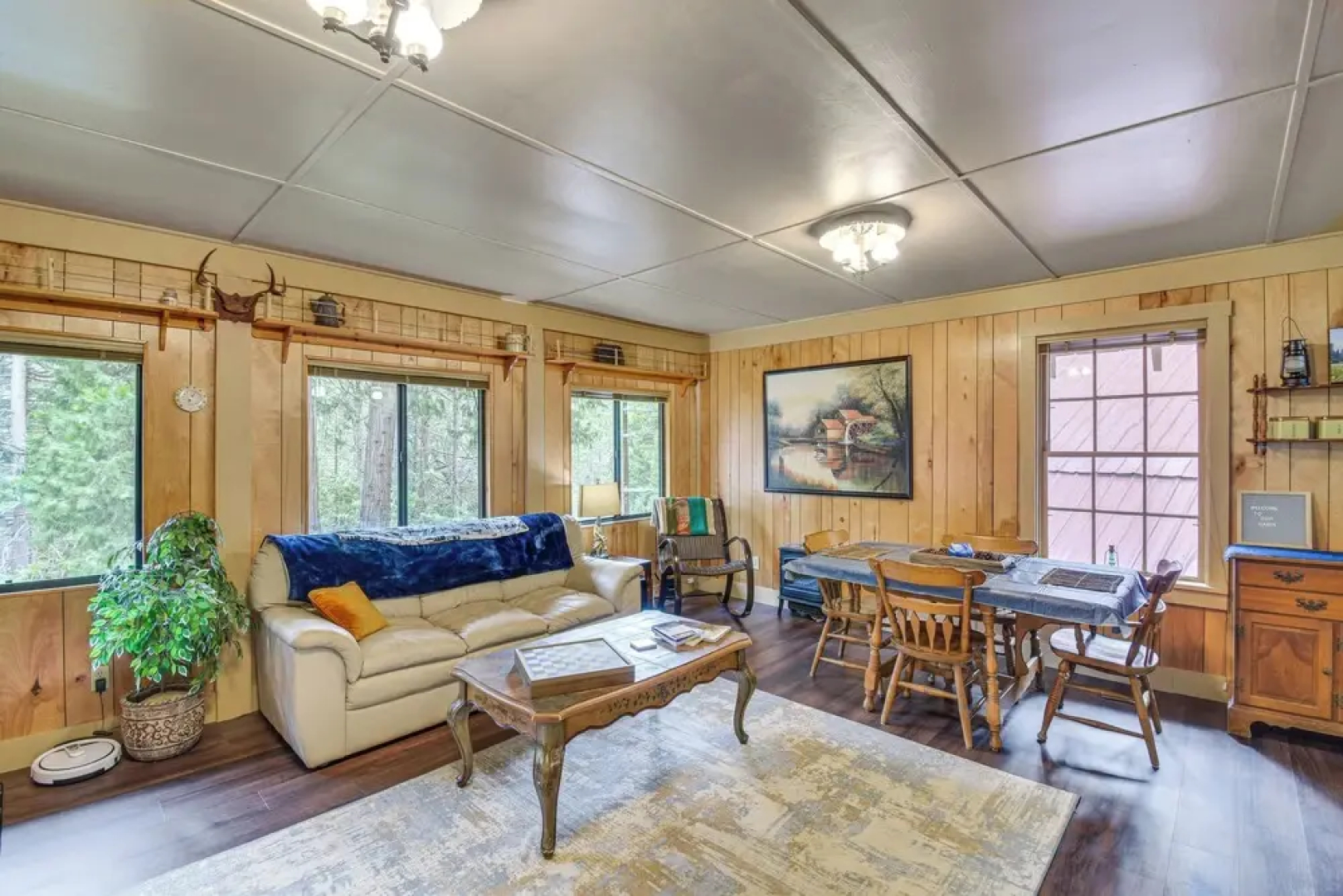 8 Mi to Yosemite National Park: Cabin w/ Fire Pit