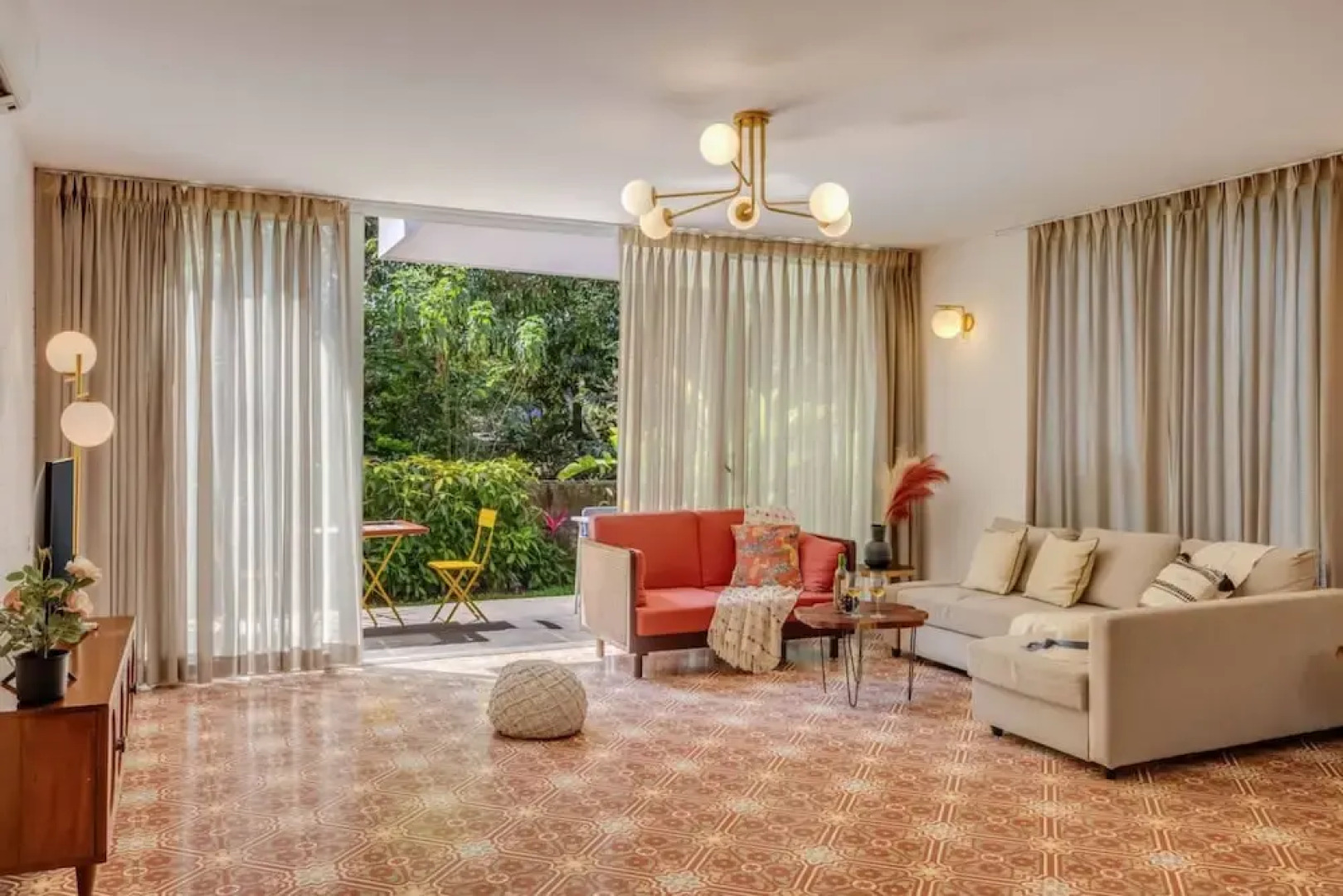 Stylish 2BR w Pool Near Candolim and Coco Beach