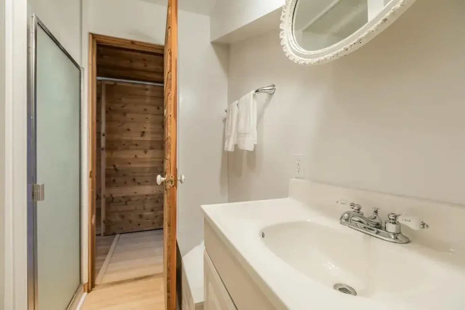 Grandview Beach House an Incredible Beach Waterfront is Waiting for You!