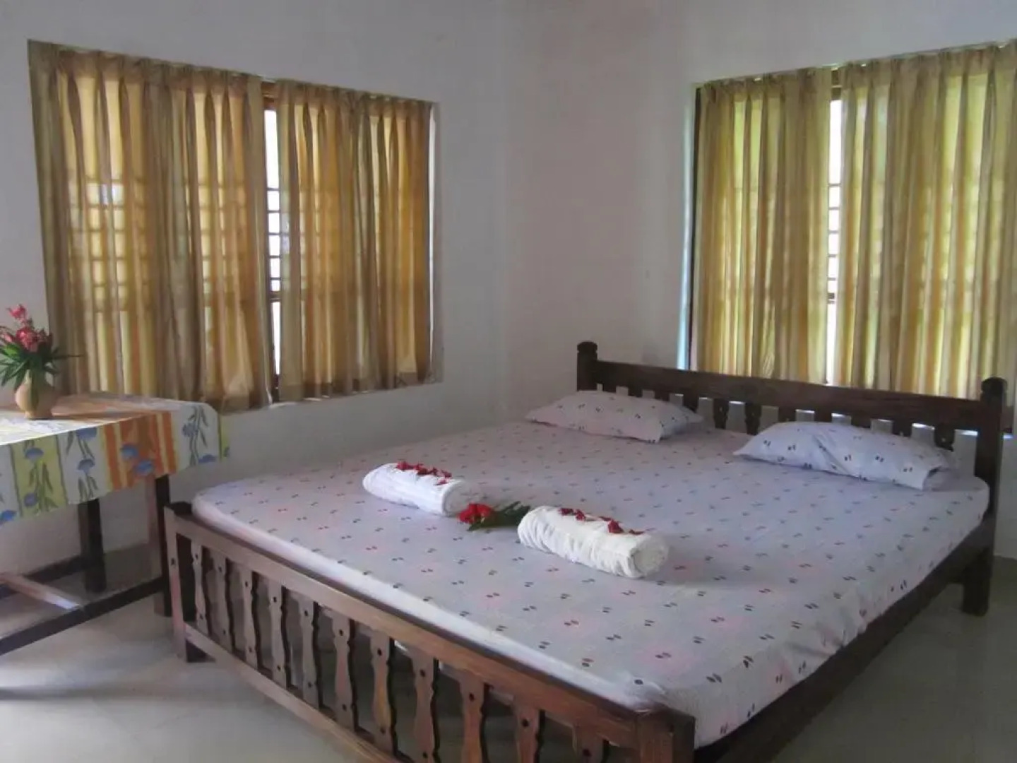 M R Beach & Cottages