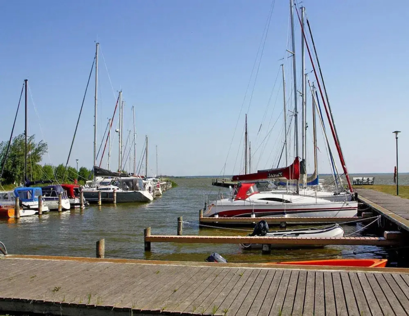 Doppelhaushaelfte am Hafen von Neuendorf