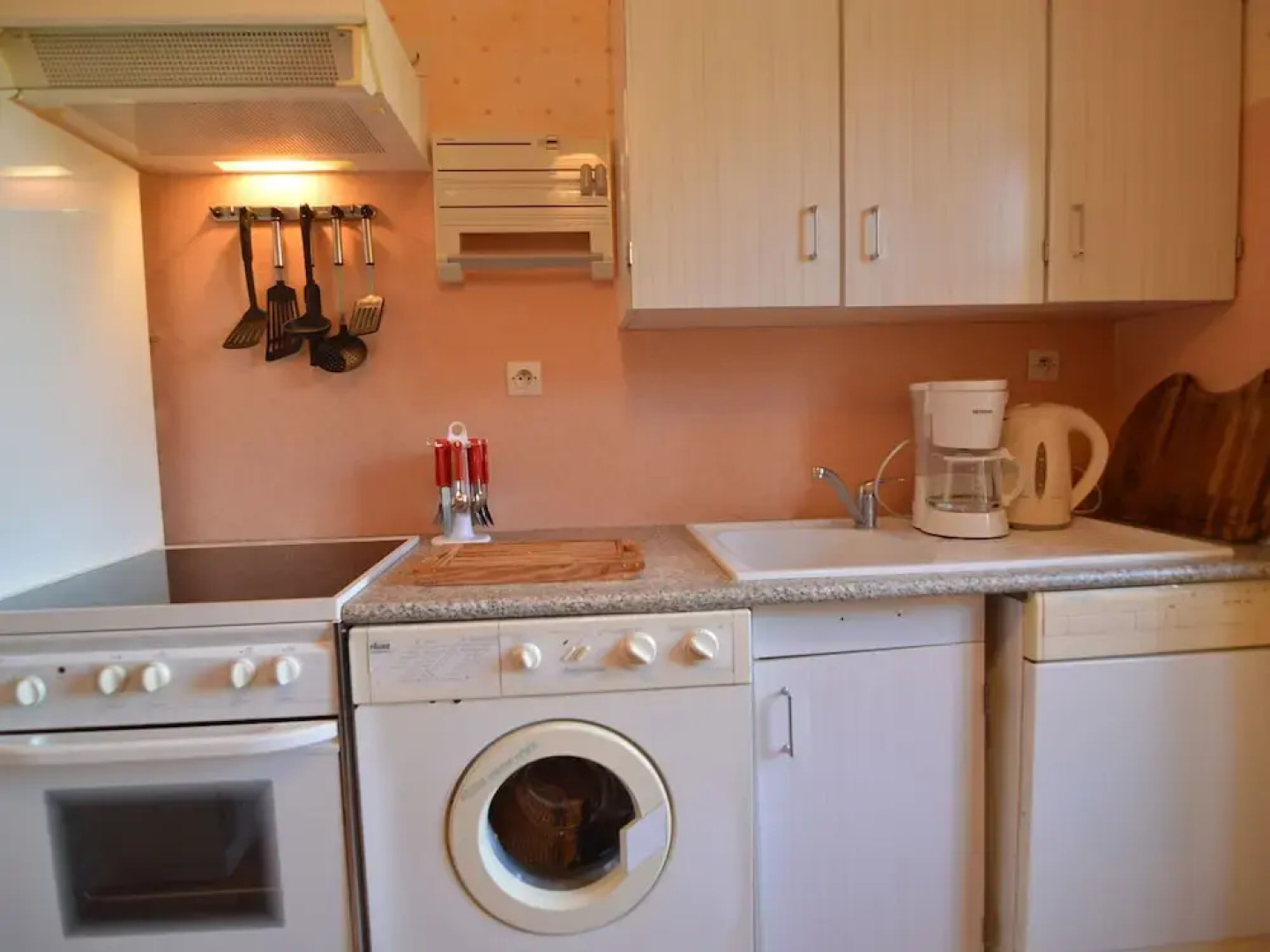 Cozy Holiday Home in Saint-bohaire With Fenced Garden