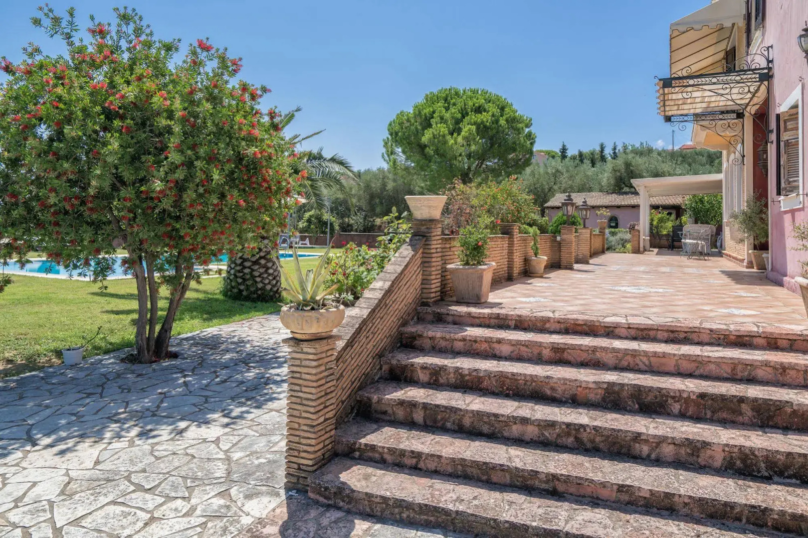 Sarakino The House of Literature