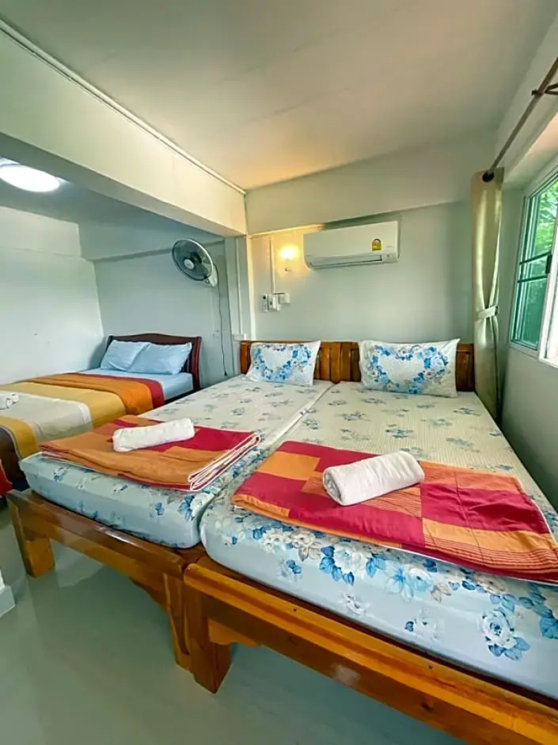 Baan Sook Aroon Khao Kho