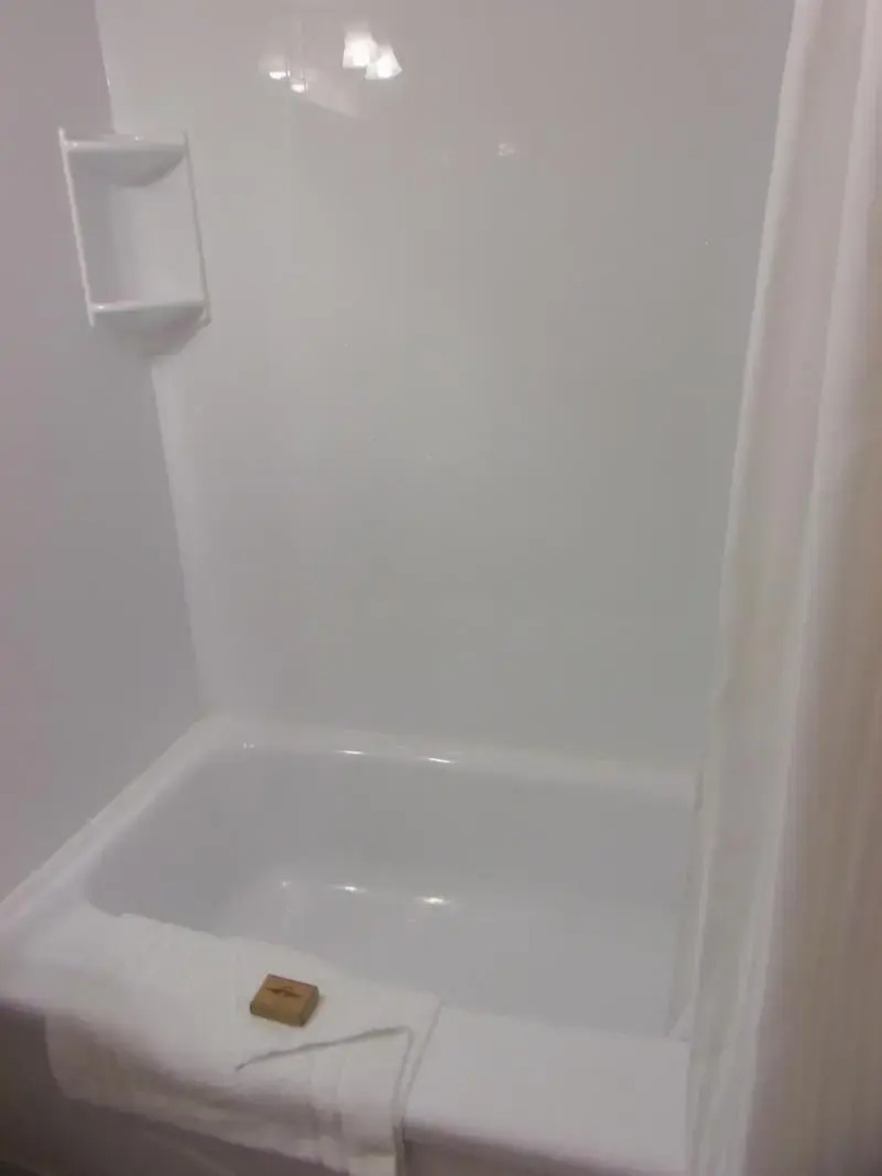 Rosslyn Inn and Suites