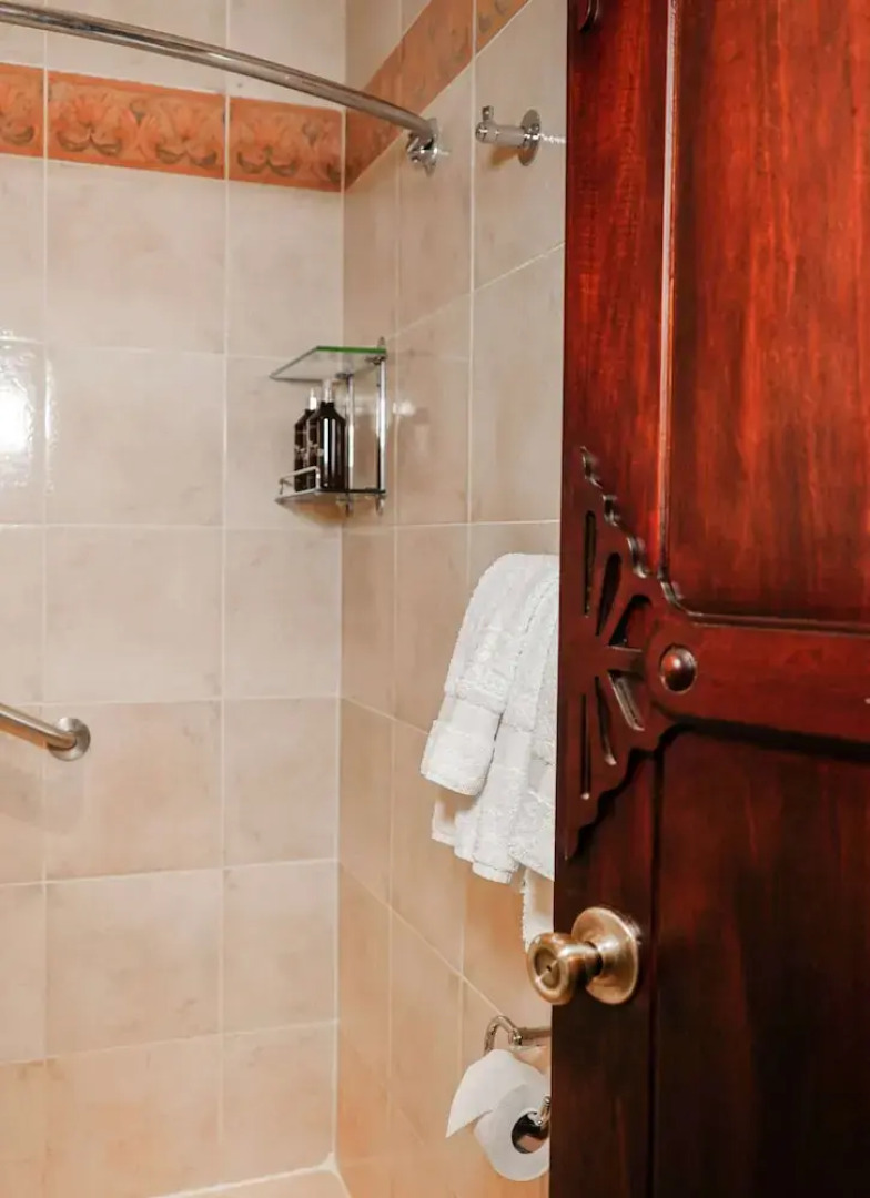 Uzhupud Garden Hotel & lodge