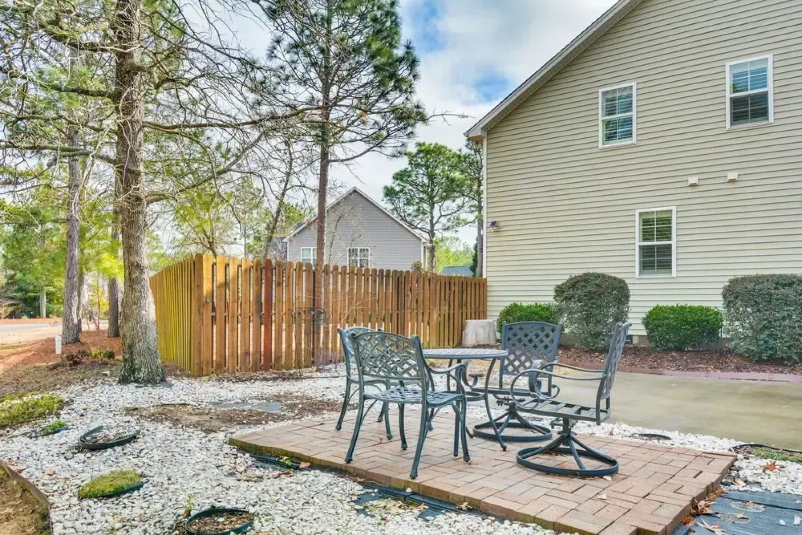 Spacious Home w/ Fireplace - Near Pinehurst Golf!