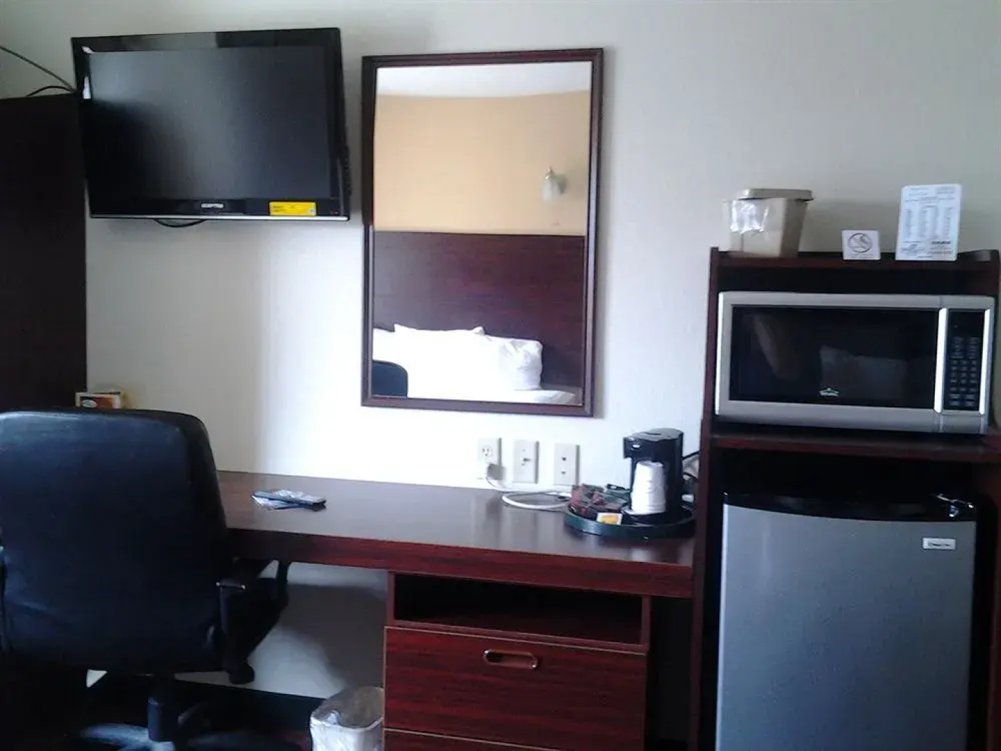 Bridgepointe Inn & Suites