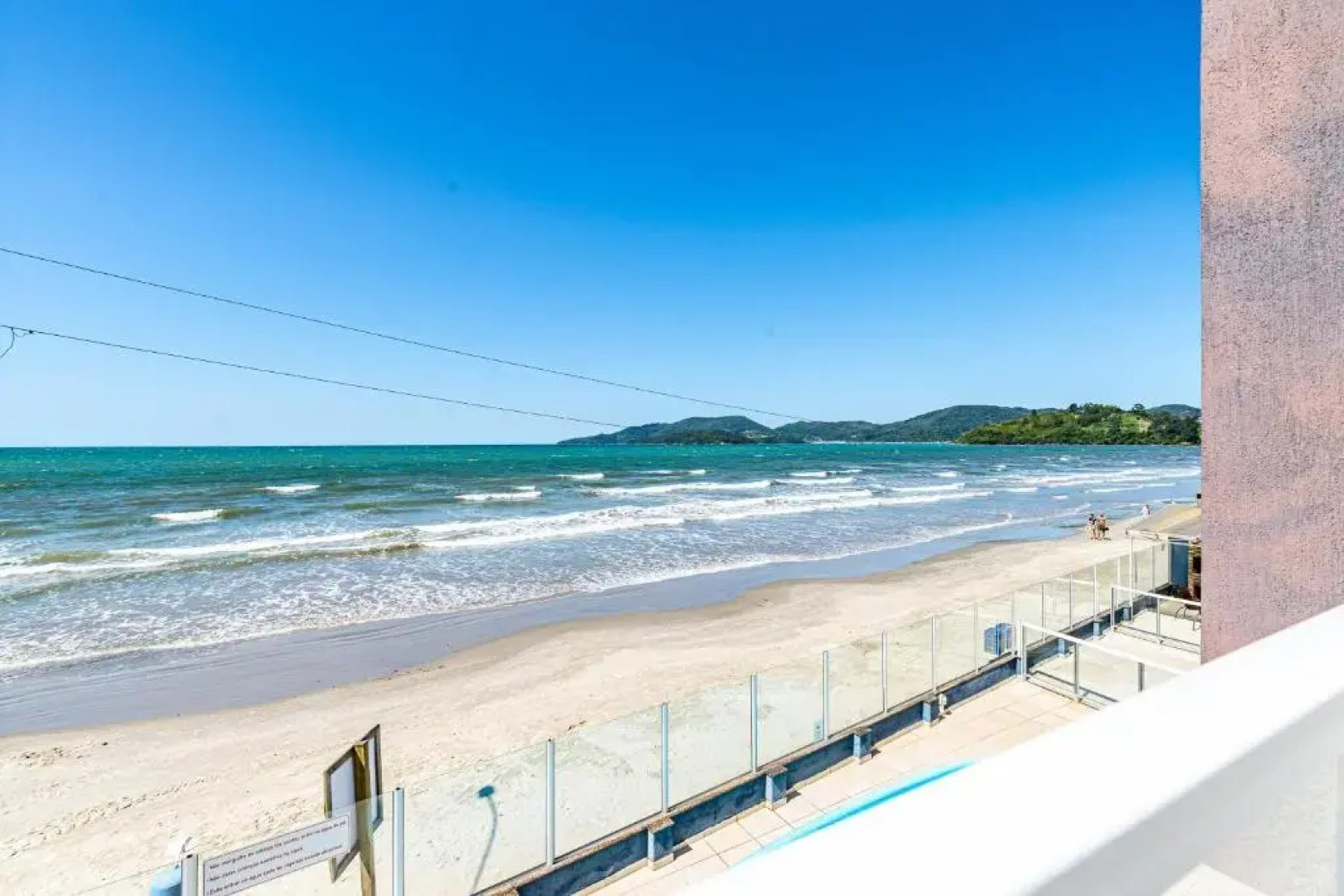 Duplex pé na areia com vista deslumbrante RAT001