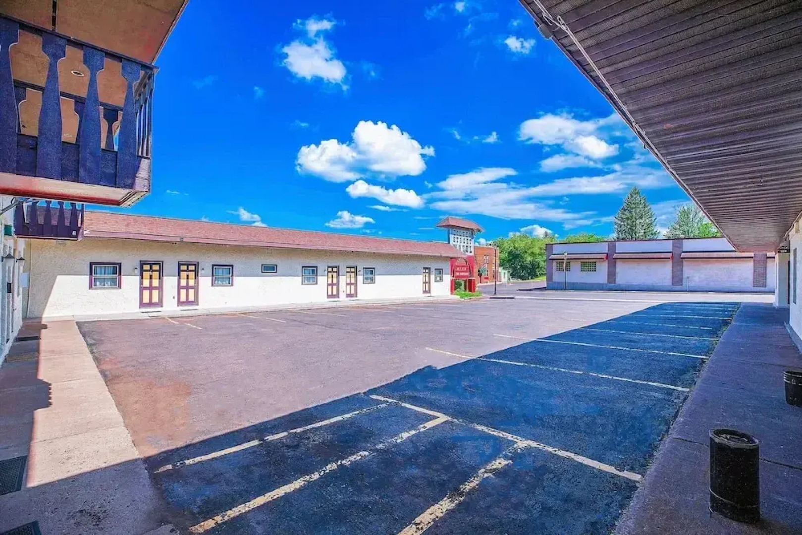 Love Hotels Silver Street by OYO at Hurley WI