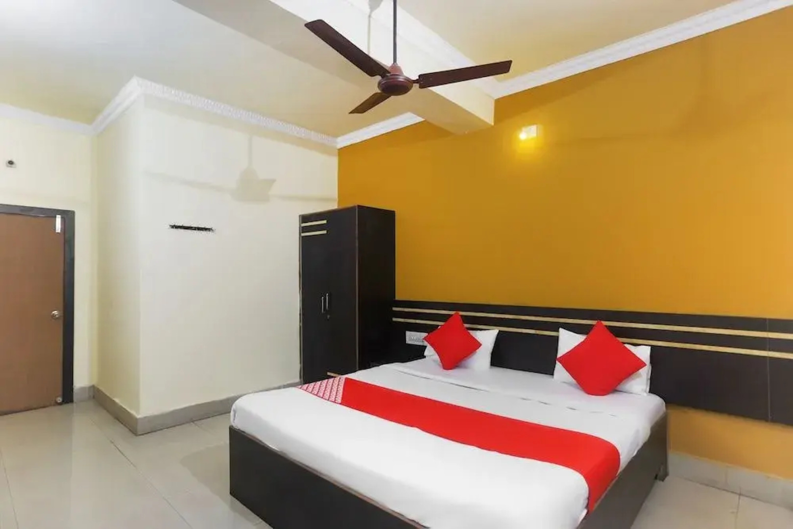OYO 48884 Hotel Trishakti