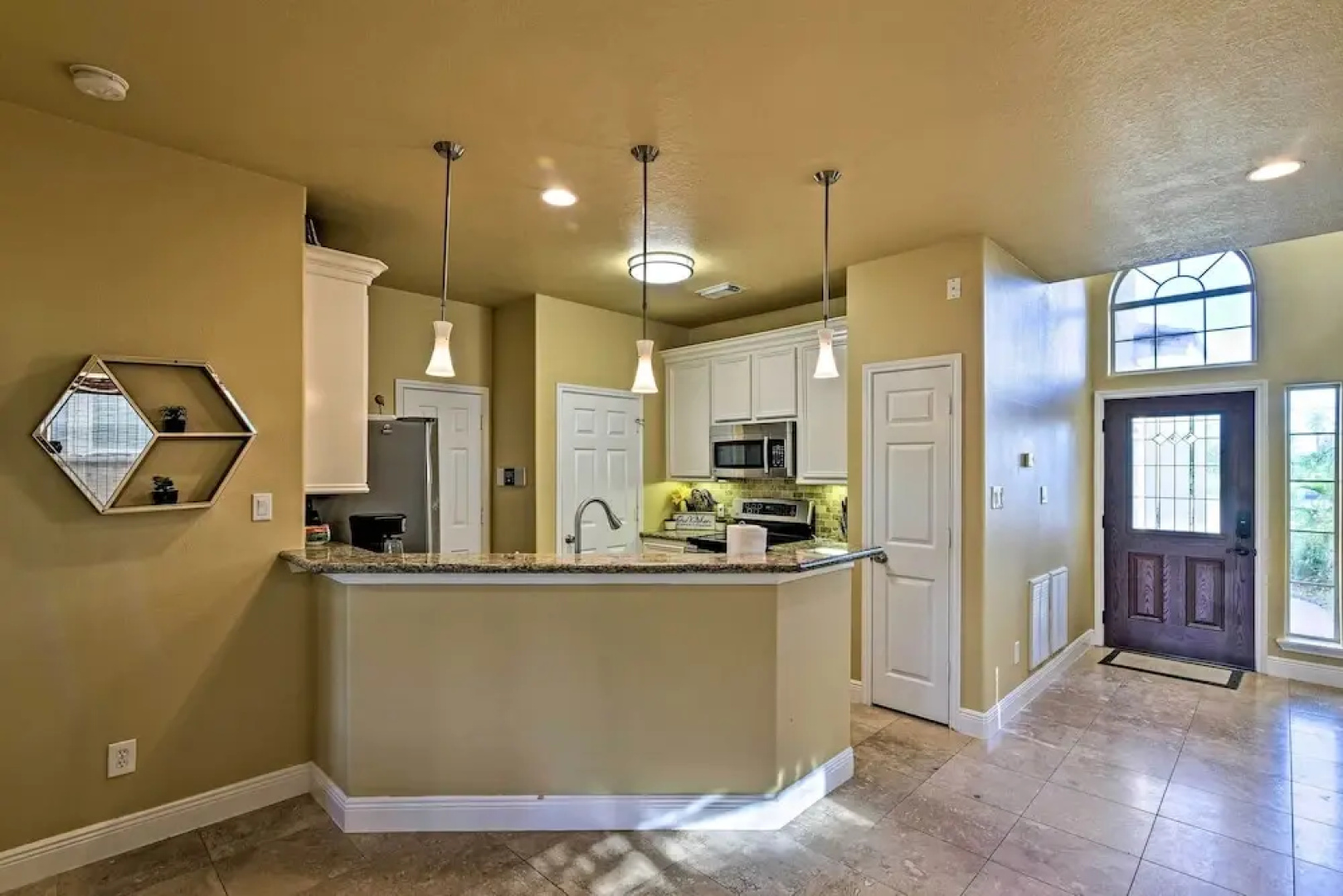 Walk to Ocean: Lakefront Dickinson Stucco House!