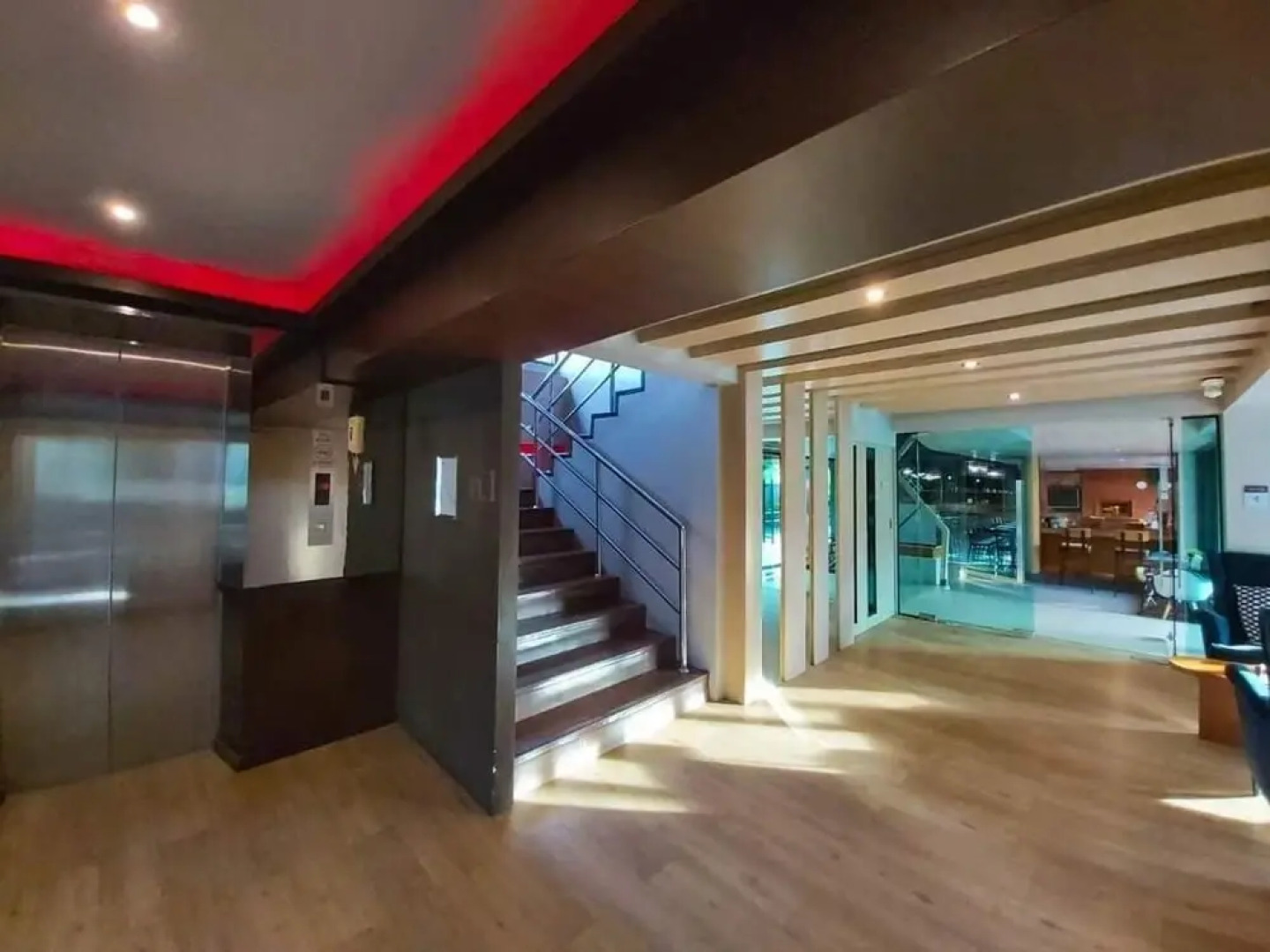 RedDoorz Premium Coco Hotel