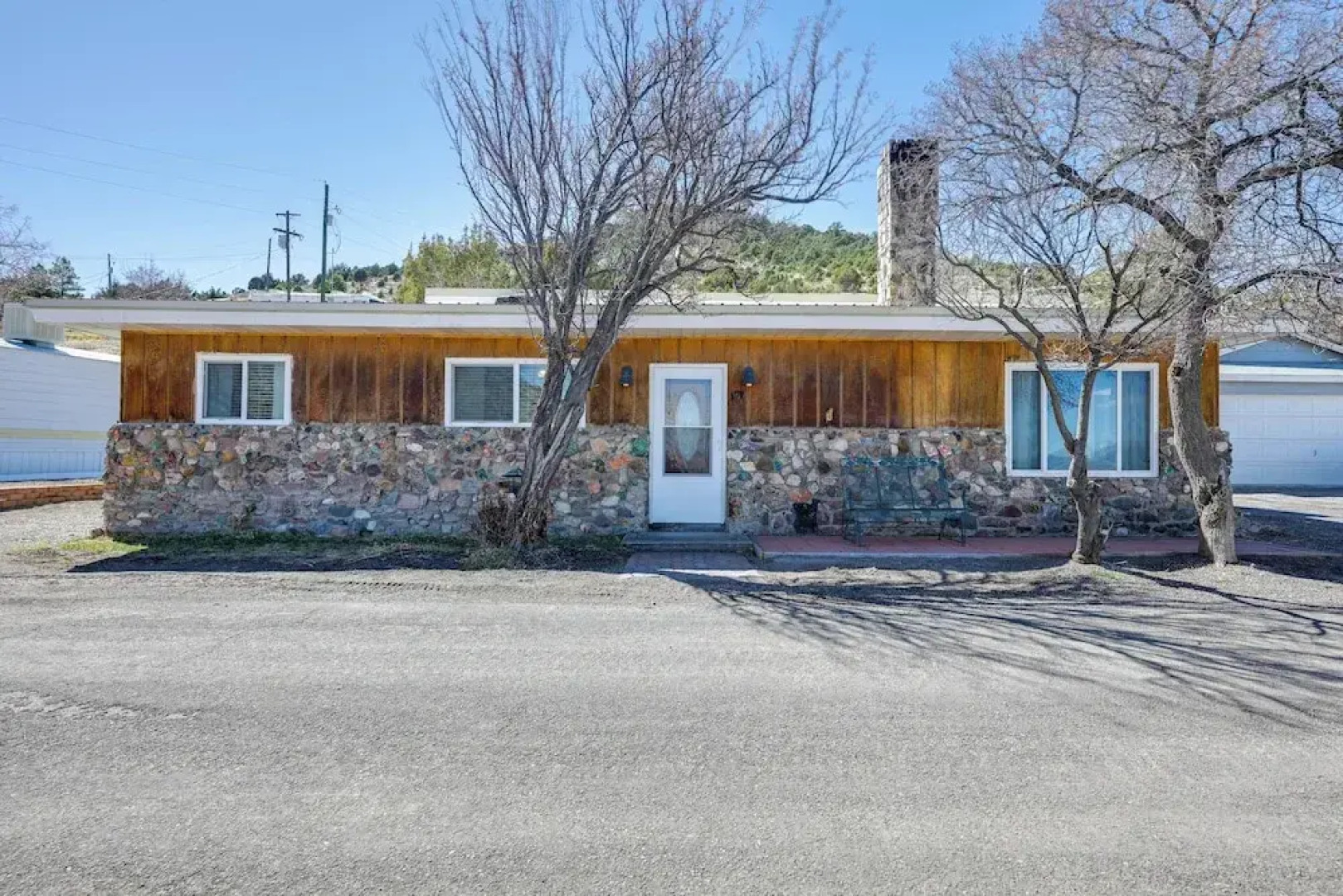 8 Mi to Hiking: Home w/ Patio in Dtwn Pioche