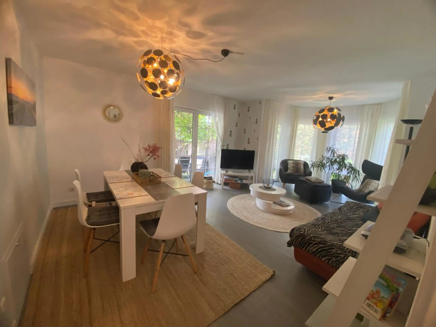 Pool & Lake Holiday Home