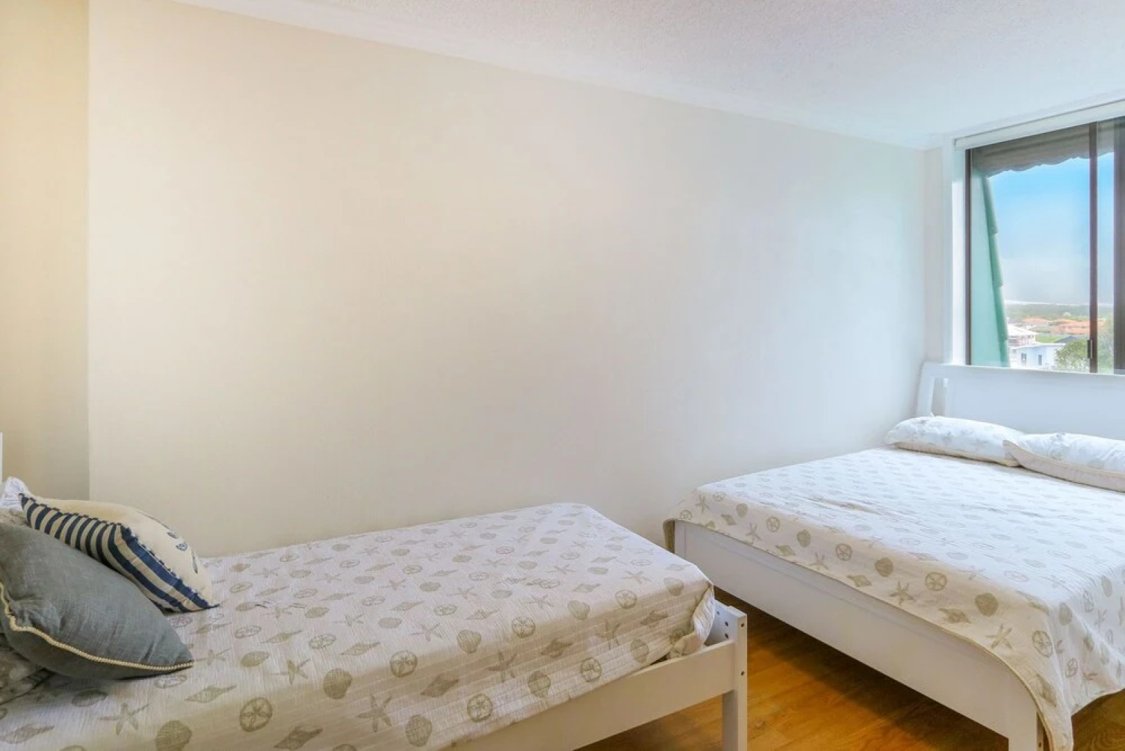 Beachside Bliss '12 Kingsway'