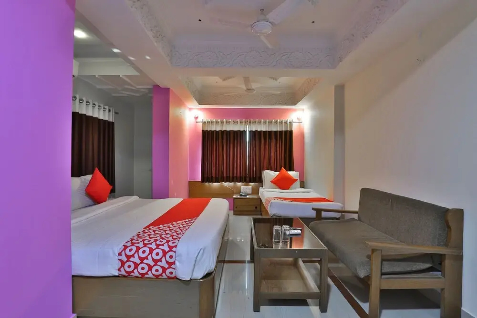 OYO 27897 Hotel The Grand Bansi
