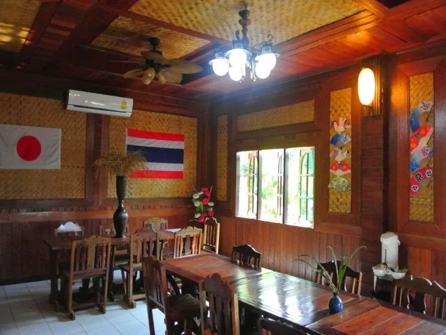 Himawari Restaurant & Cottage