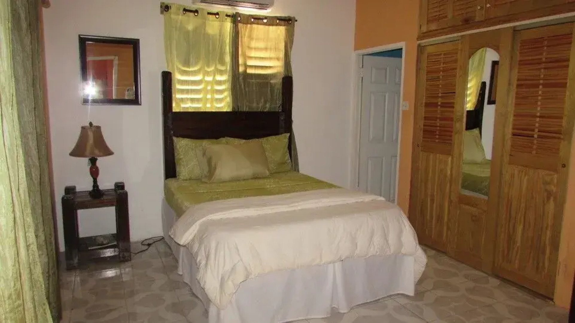 RafJam Bed & Breakfast Kingston