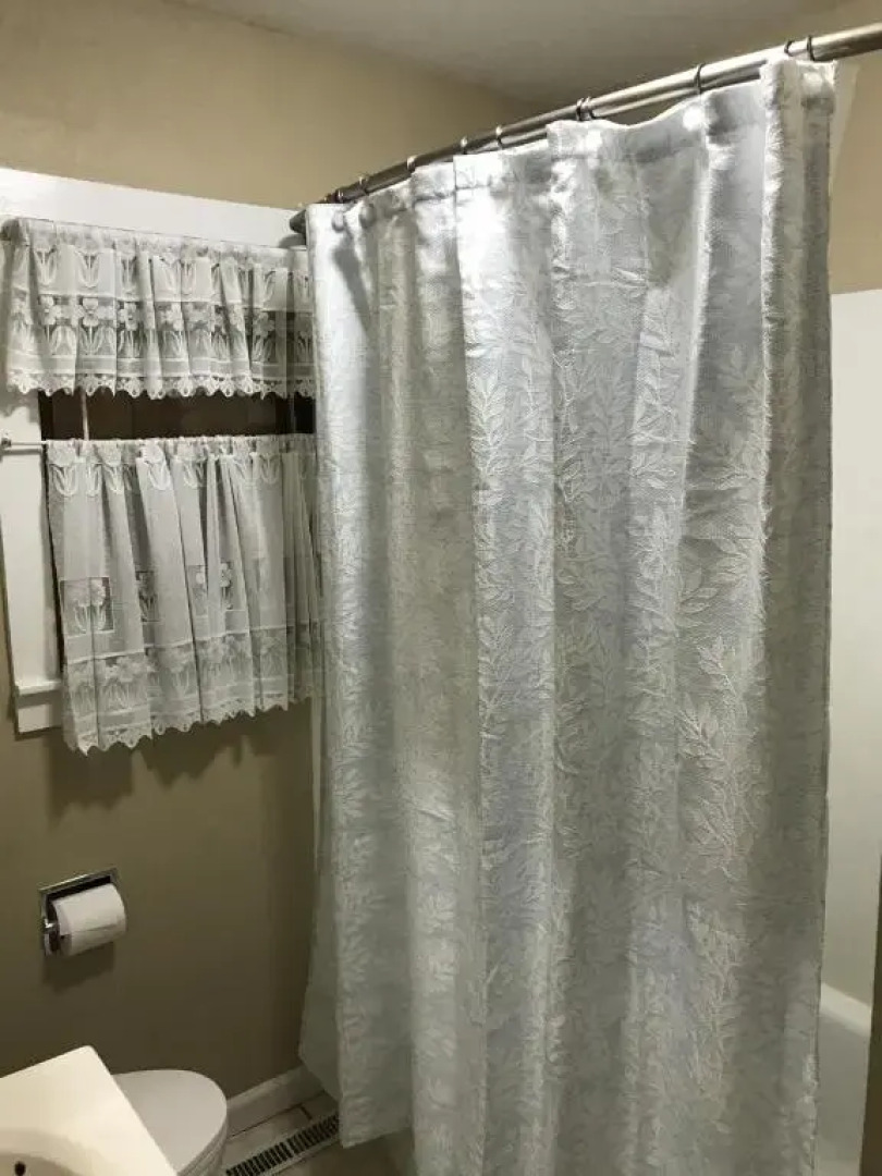 Lake Vacation Home 4 bedrooms 3 baths boat dock slip on the Lake