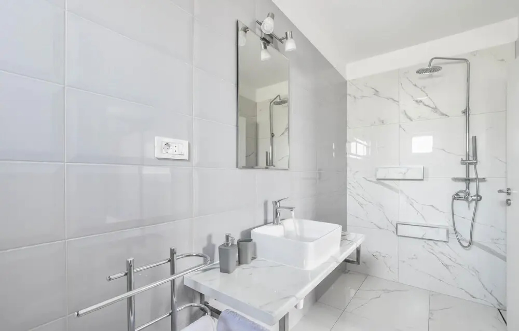 Beautiful Home in Split With 4 Bedrooms, Wifi and Outdoor Swimming Pool