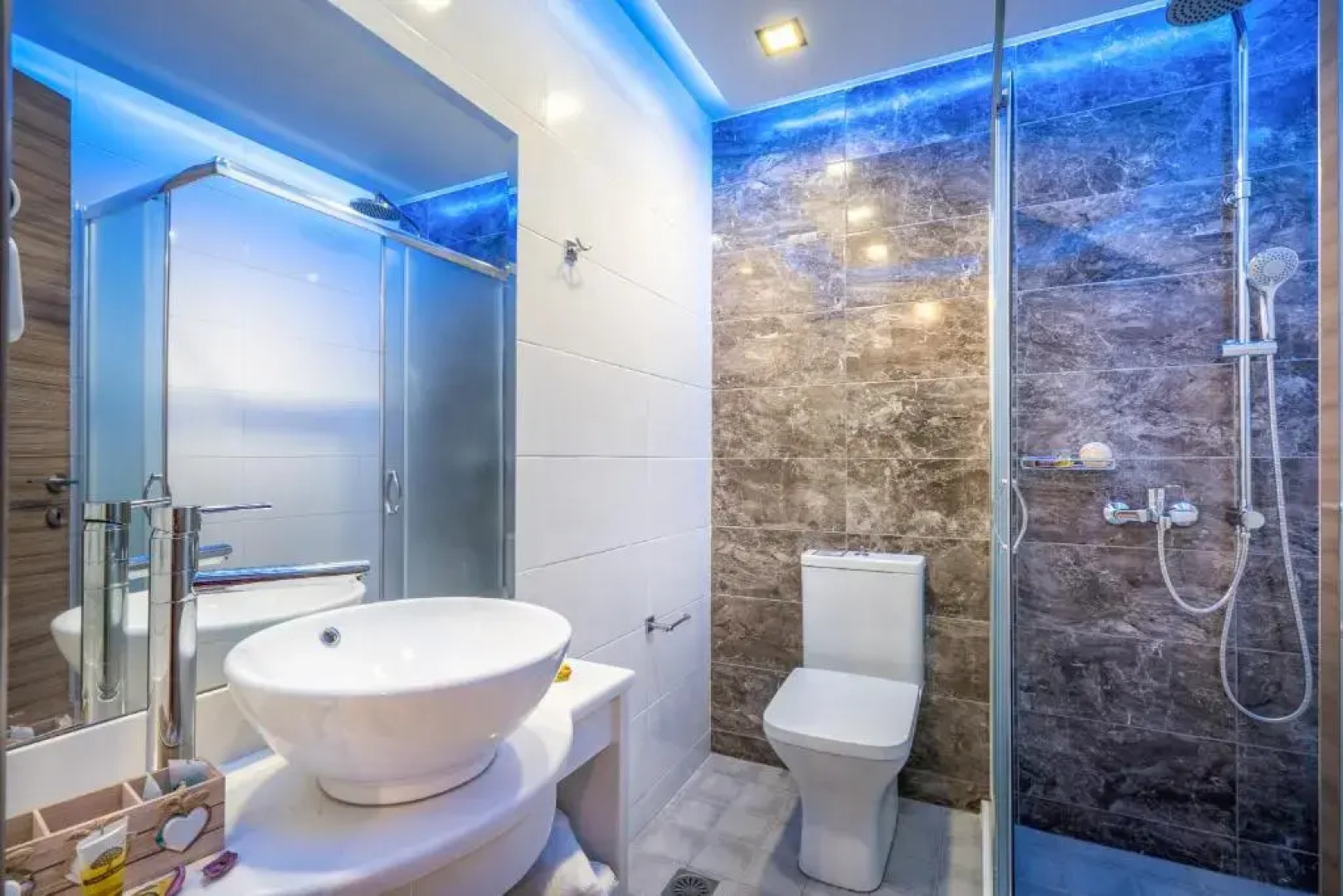 Savvas Luxury Suites