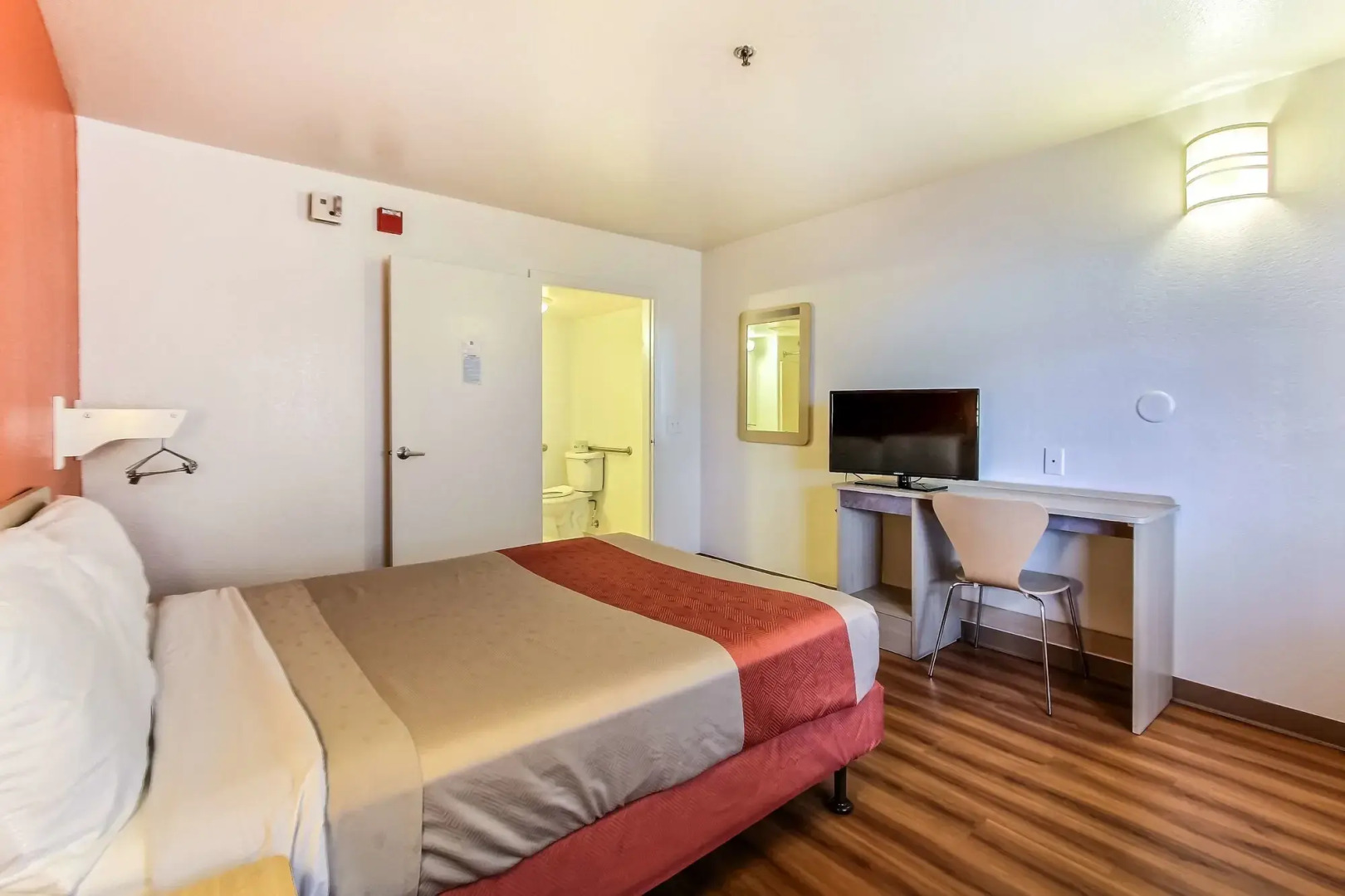 Motel 6 Salinas, CA - North Monterey Area